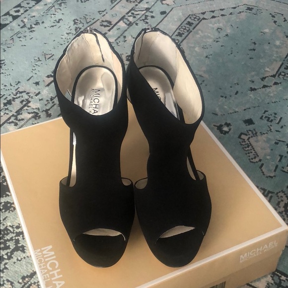 Michael Kors Sandals - Picture 7 of 8